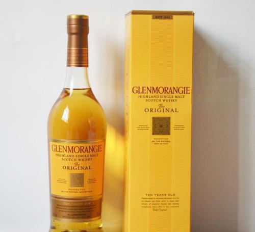 这个故事应该会想到1998😂，正处少年时期的我。又怕啤酒喝不醉。当下神来一笔买了瓶格兰杰。与4位好兄弟，边格兰杰边啤酒。边哭边吐边叫爷爷。到目前为止，还是没办法接受格兰杰。😂😂😂阴影太深。想喝醉并不是失恋。是我那么帅。还要抛弃我，他是不是有病？所以想不开