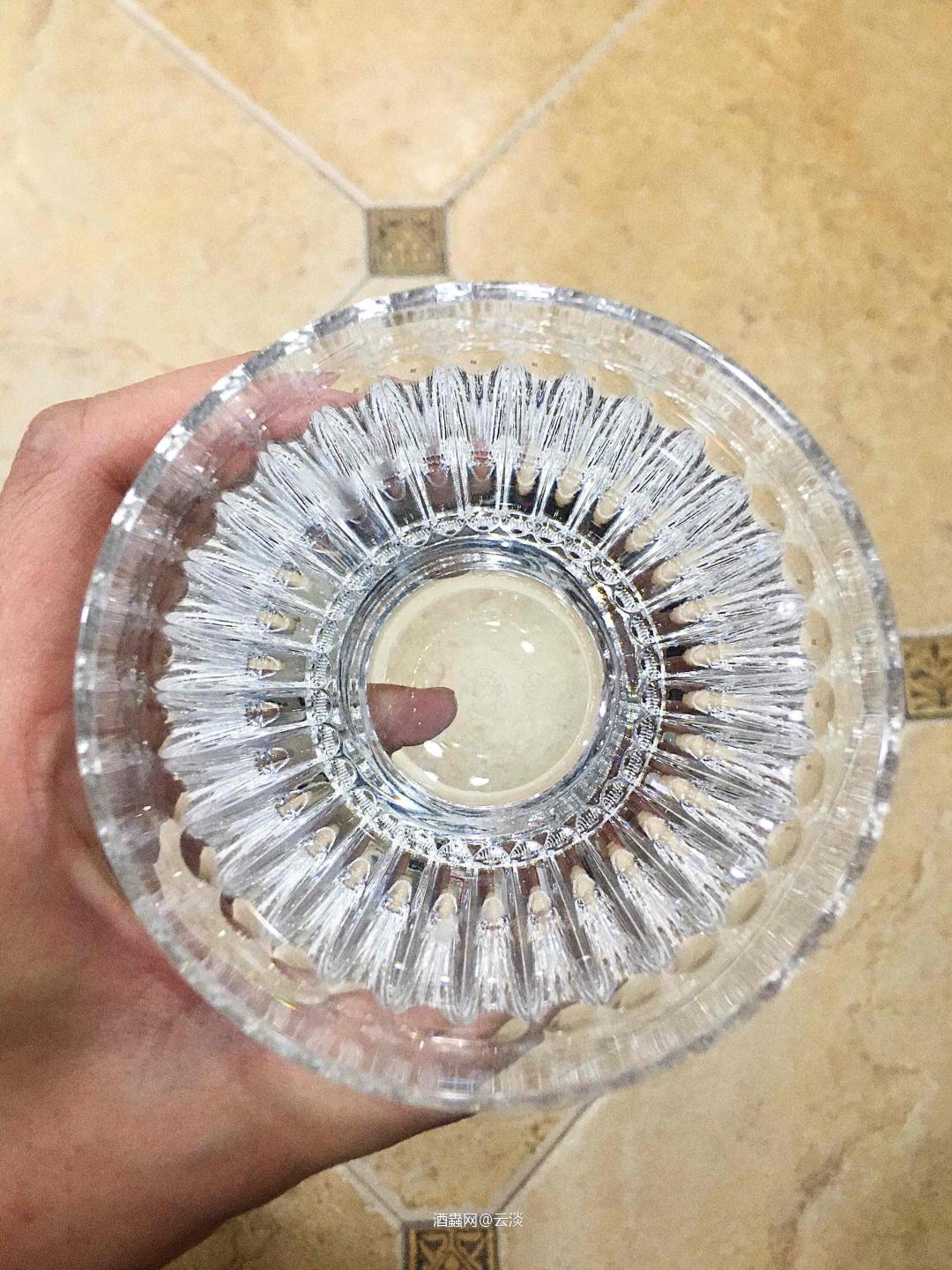 个人喜好，对比来还是喜欢直身古典杯<img src='https://sdata.whiskyworm.com/xcxpics/emoji_29.png' class='emoji' />