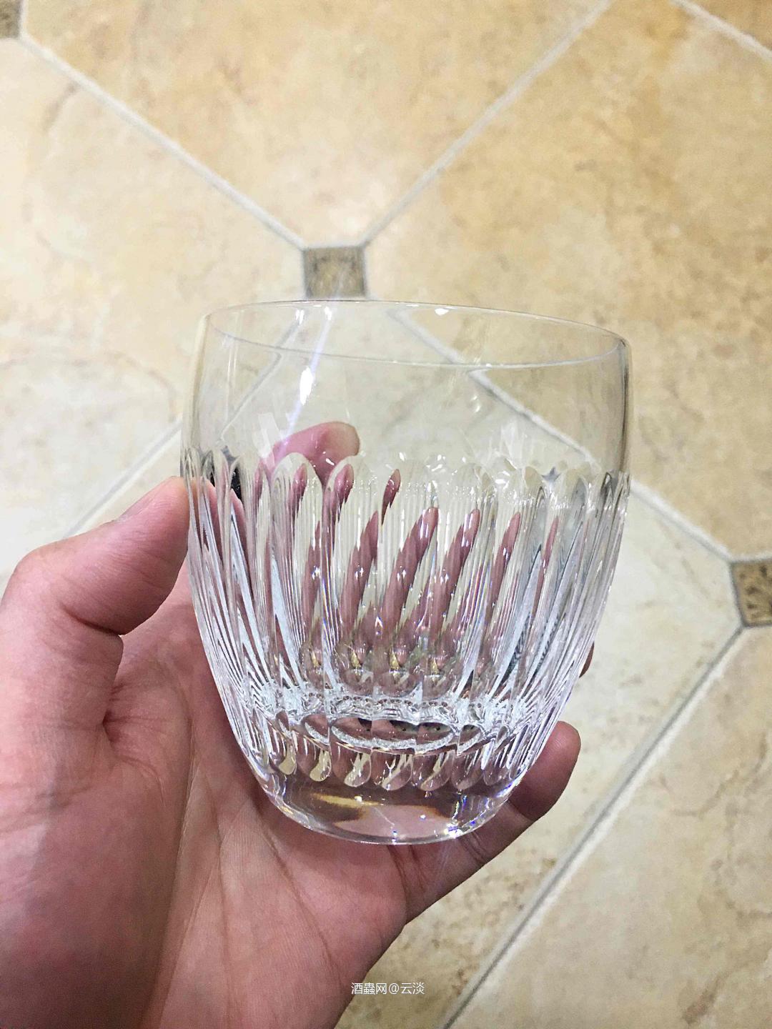 个人喜好，对比来还是喜欢直身古典杯<img src='https://sdata.whiskyworm.com/xcxpics/emoji_29.png' class='emoji' />