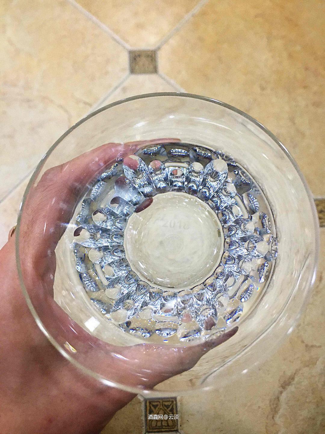 个人喜好，对比来还是喜欢直身古典杯<img src='https://sdata.whiskyworm.com/xcxpics/emoji_29.png' class='emoji' />