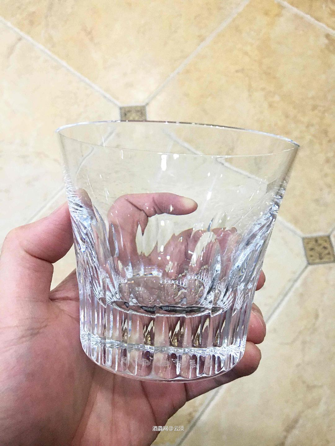 个人喜好，对比来还是喜欢直身古典杯<img src='https://sdata.whiskyworm.com/xcxpics/emoji_29.png' class='emoji' />