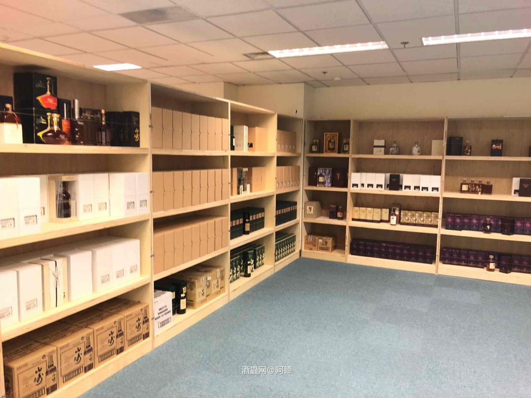 參觀前輩藏酒