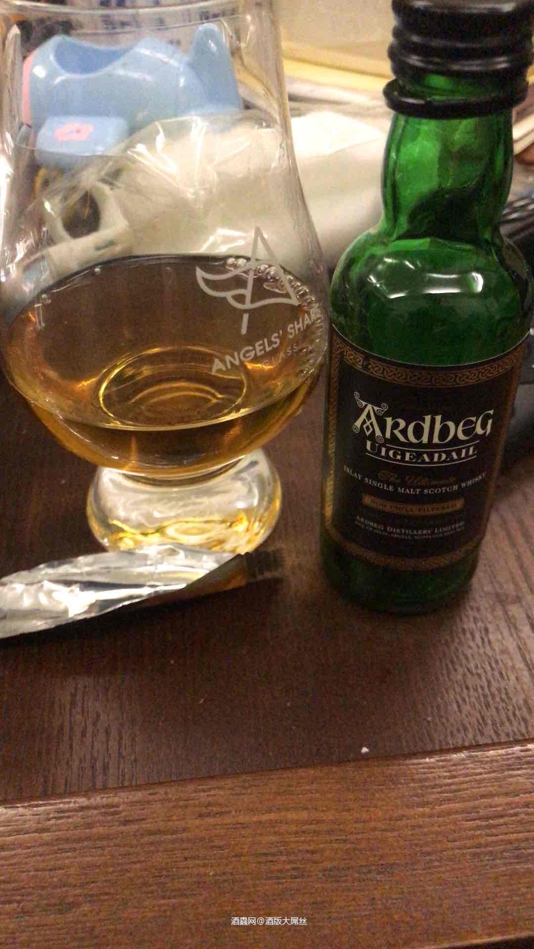 这臭脚水，真是不一般难喝，喝一口，感觉在医院停屍间活了一年似的，满满的消毒水味，十分满足<img src='https://sdata.whiskyworm.com/xcxpics/emoji_7.png' class='emoji' />