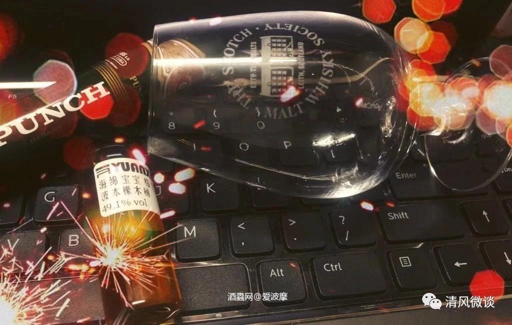 下雪了,圣诞的音乐声在大街小巷飘荡。再冷的气温也无法让人们过…