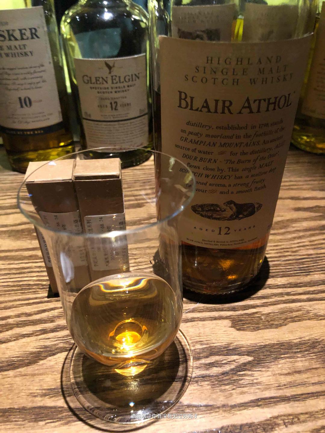 酒体清澈，暗金色，挂杯明显<p class='p'/>闻香：鲜奶油蛋糕、白色花香、蜂蜜…