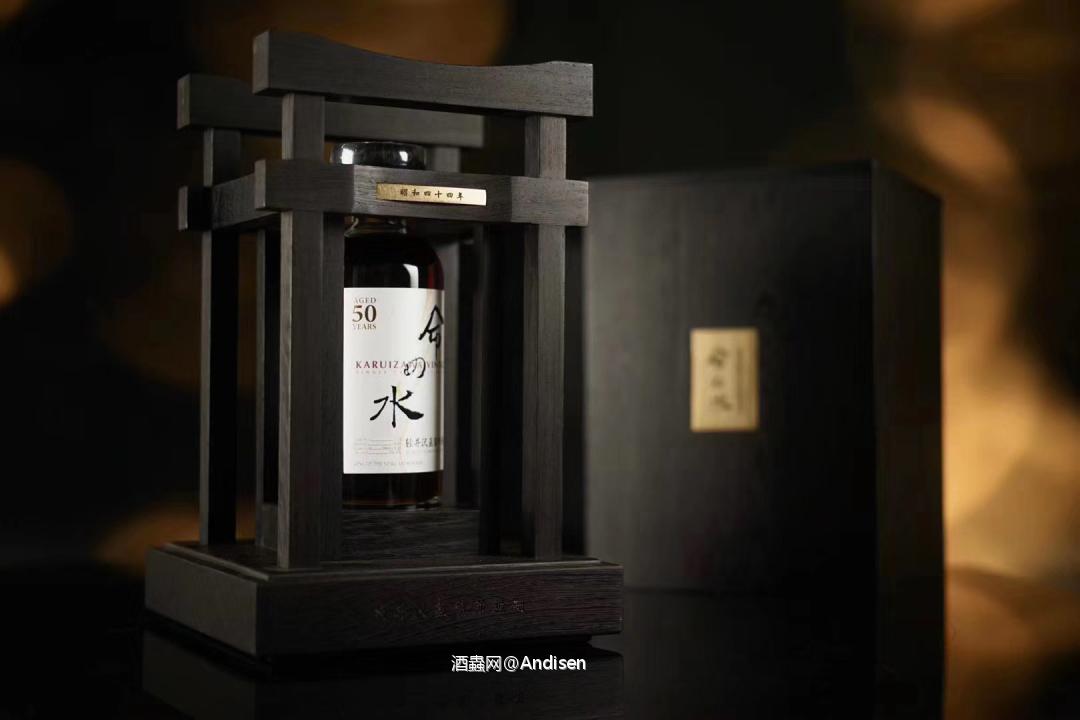 # 命水 · 50年 輕井澤1969白色命之水50年準備登場。明年還有一款1970絕響50年,輕井澤威士忌就準備跟大家正式說再見。美麗的故事,要有個完美的結局。2020最終章-絕響,敬請期待! 最後機會擁有50年的日本輕井澤威士忌,千萬別錯失了噢。