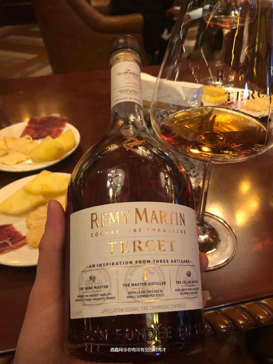 人头马德致 42%<p class='p'/>酒体清澈,琥珀色,挂杯明显<p class='p'/>闻香:轻微的…