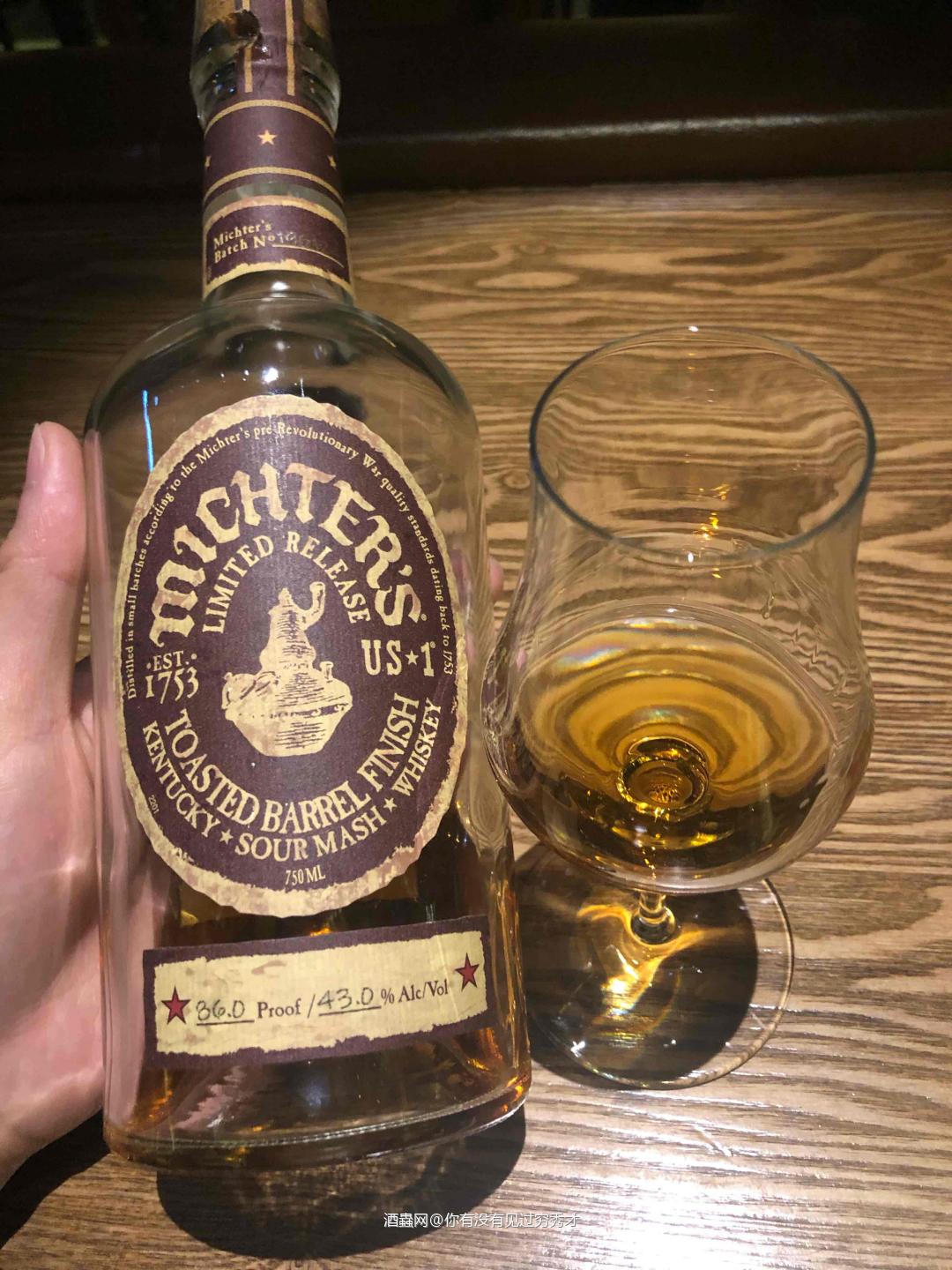 国内还没发售<img src='https://sdata.whiskyworm.com/xcxpics/emoji_21.png' class='emoji' /><p class='p'/>酒体清澈，深金色，挂杯明显<p class='p'/>闻香：烟熏…