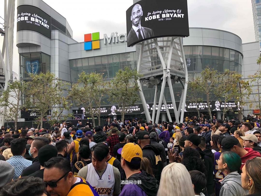 不敢相信这是真的 就发生在身边 自觉来到这里来纪念他