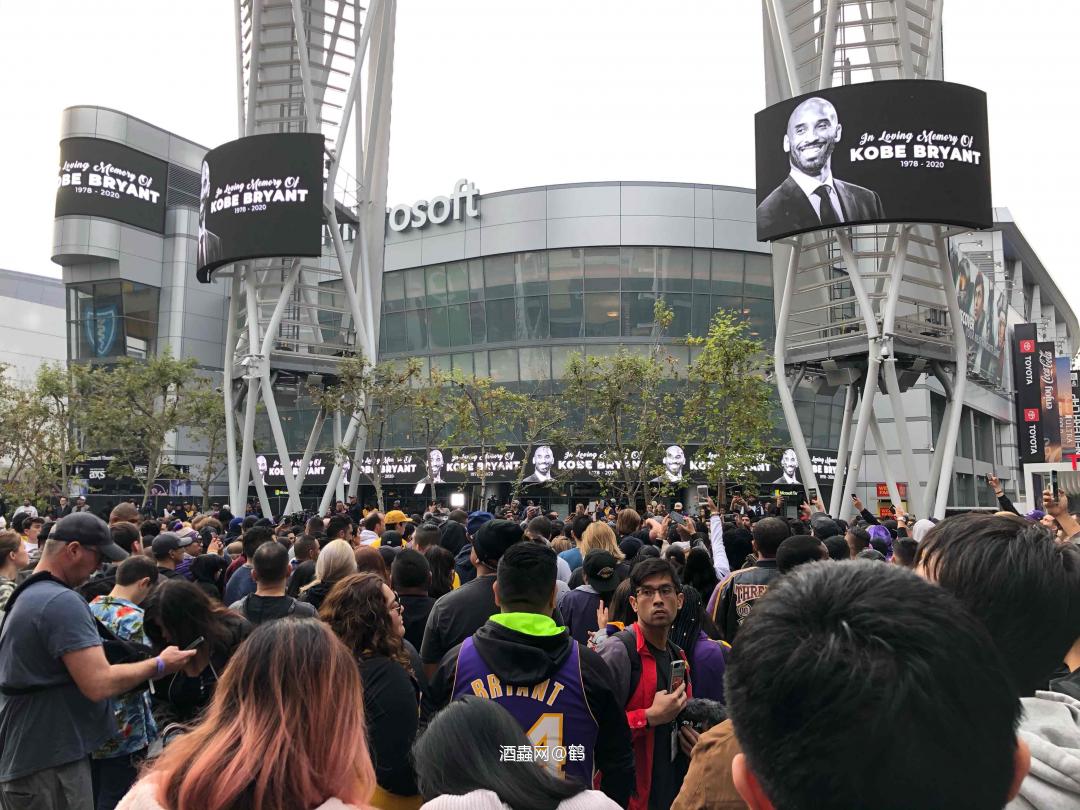 不敢相信这是真的 就发生在身边 自觉来到这里来纪念他