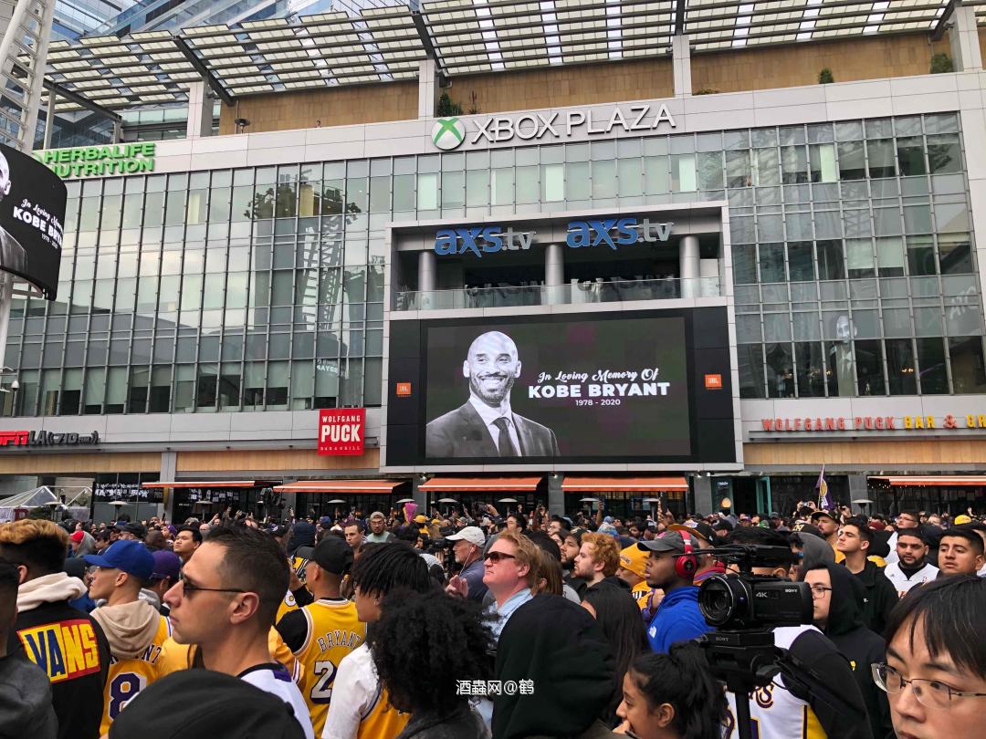 不敢相信这是真的 就发生在身边 自觉来到这里来纪念他