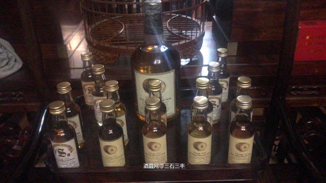窝在家里盘酒喝茶
