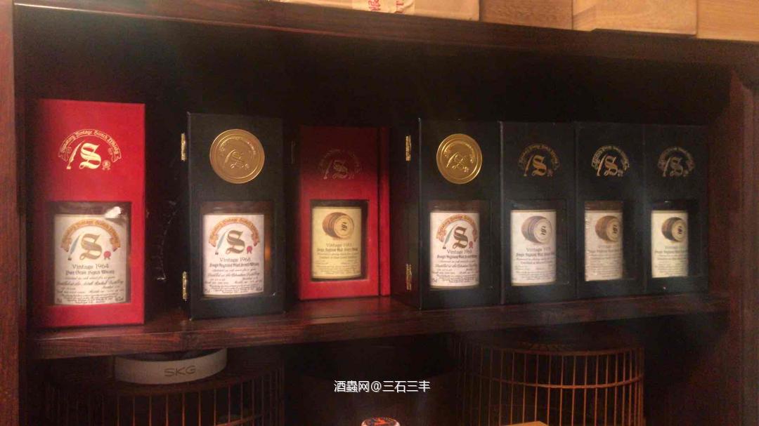 窝在家里盘酒喝茶