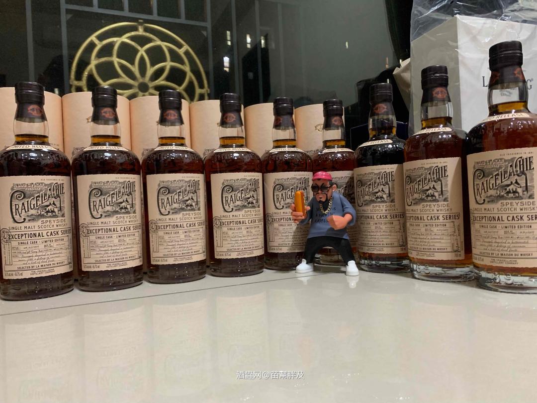 最近流行克萊嘉赫？趕流行一下 Craigellachie 1999-2019 單桶 REFILL SHERRY 也是黑黑的。 雪莉後的花香很棒。