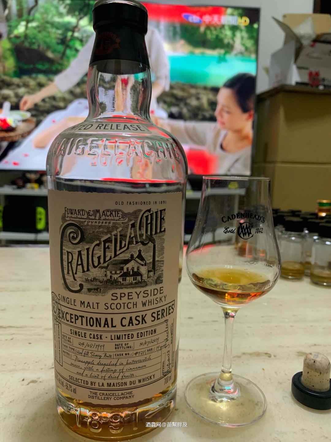 最近流行克萊嘉赫？趕流行一下 Craigellachie 1999-2019 單桶 REFILL SHERRY 也是黑黑的。 雪莉後的花香很棒。