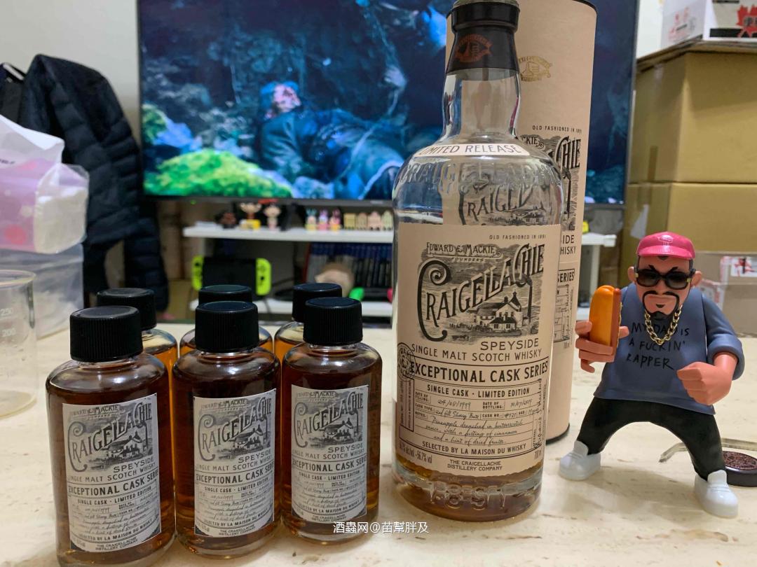 最近流行克萊嘉赫？趕流行一下 Craigellachie 1999-2019 單桶 REFILL SHERRY 也是黑黑的。 雪莉後的花香很棒。