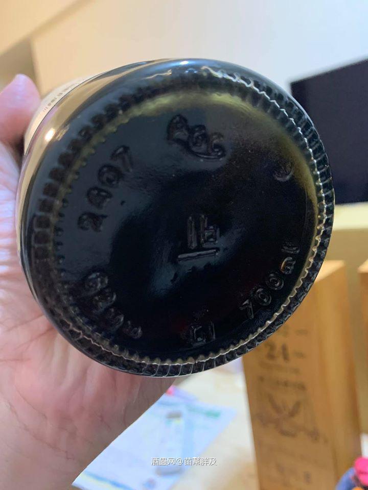 这才是多纳该有的颜色啊。 徐代书 威士忌研究院 GLENDRONACH 1992 #46 59.1% 慢慢沉淀