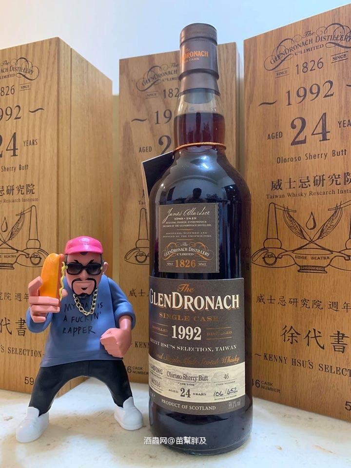 这才是多纳该有的颜色啊。 徐代书 威士忌研究院 GLENDRONACH 1992 #46 59.1% 慢慢沉淀