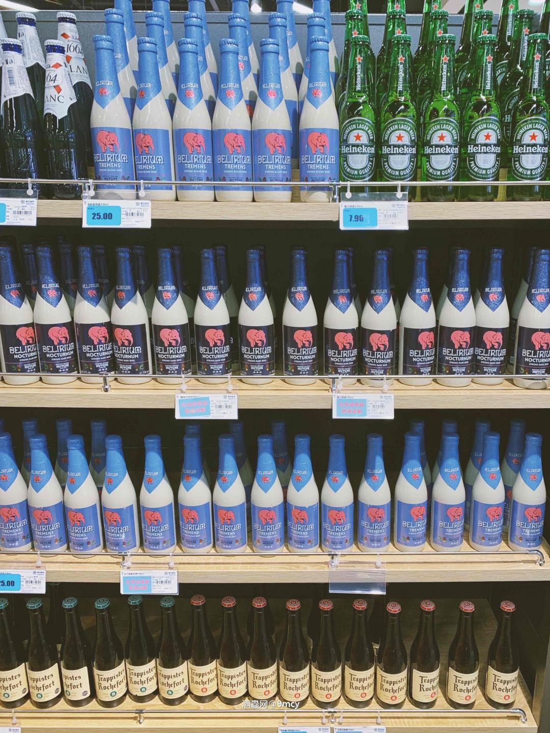 休息时，很喜欢逛菜市和超市，既有烟火味，也有酒精味。