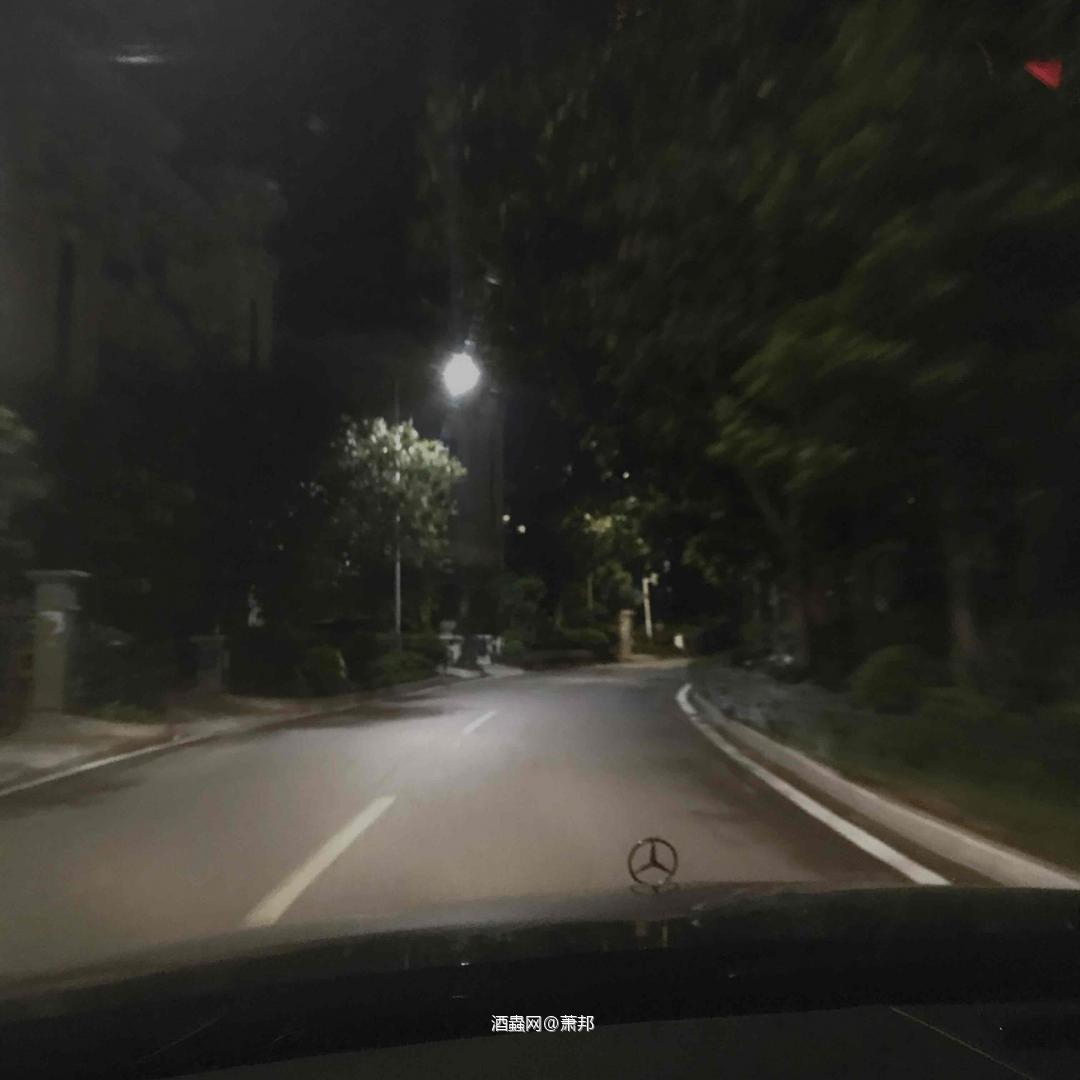 戴口罩开车出来溜一圈还是合理的。