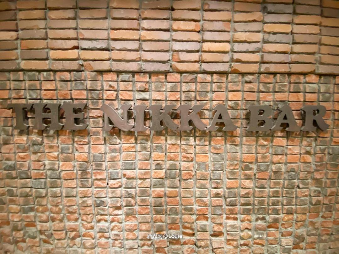 竹鹤17年在贩卖店里找不到,酒吧里卖1400yen 30ml