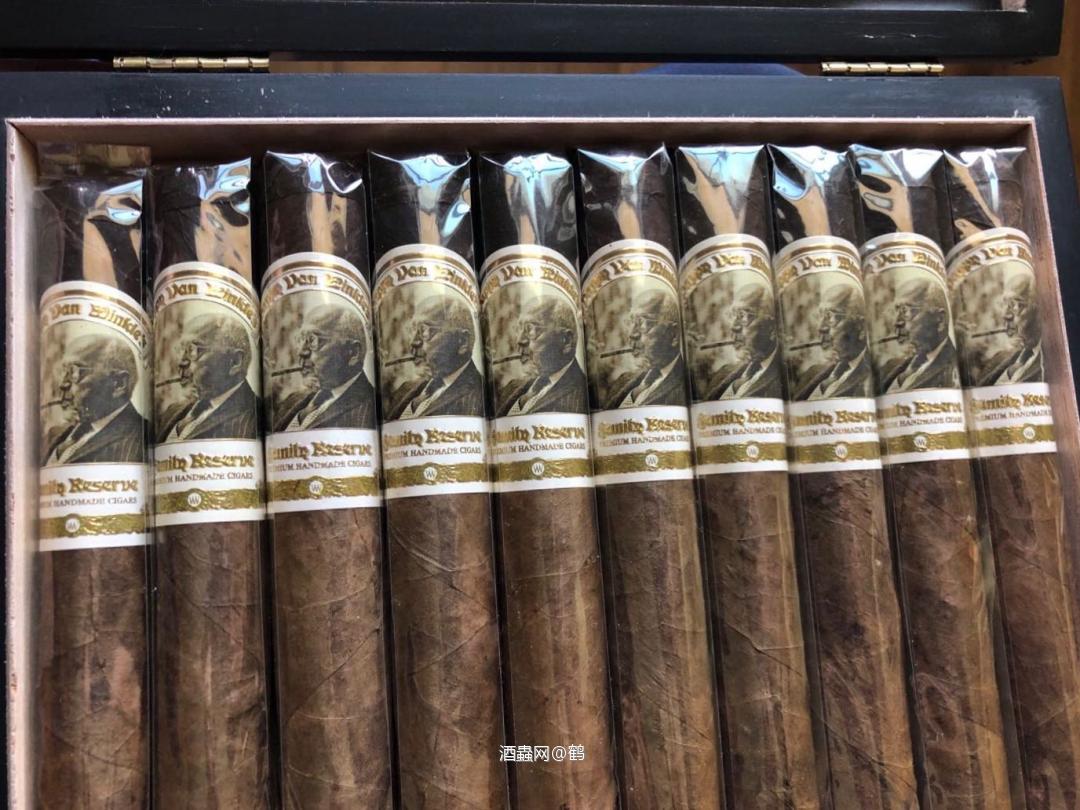 这个老头大家都认识吧<img src='https://sdata.whiskyworm.com/xcxpics/emoji_21.png' class='emoji' />