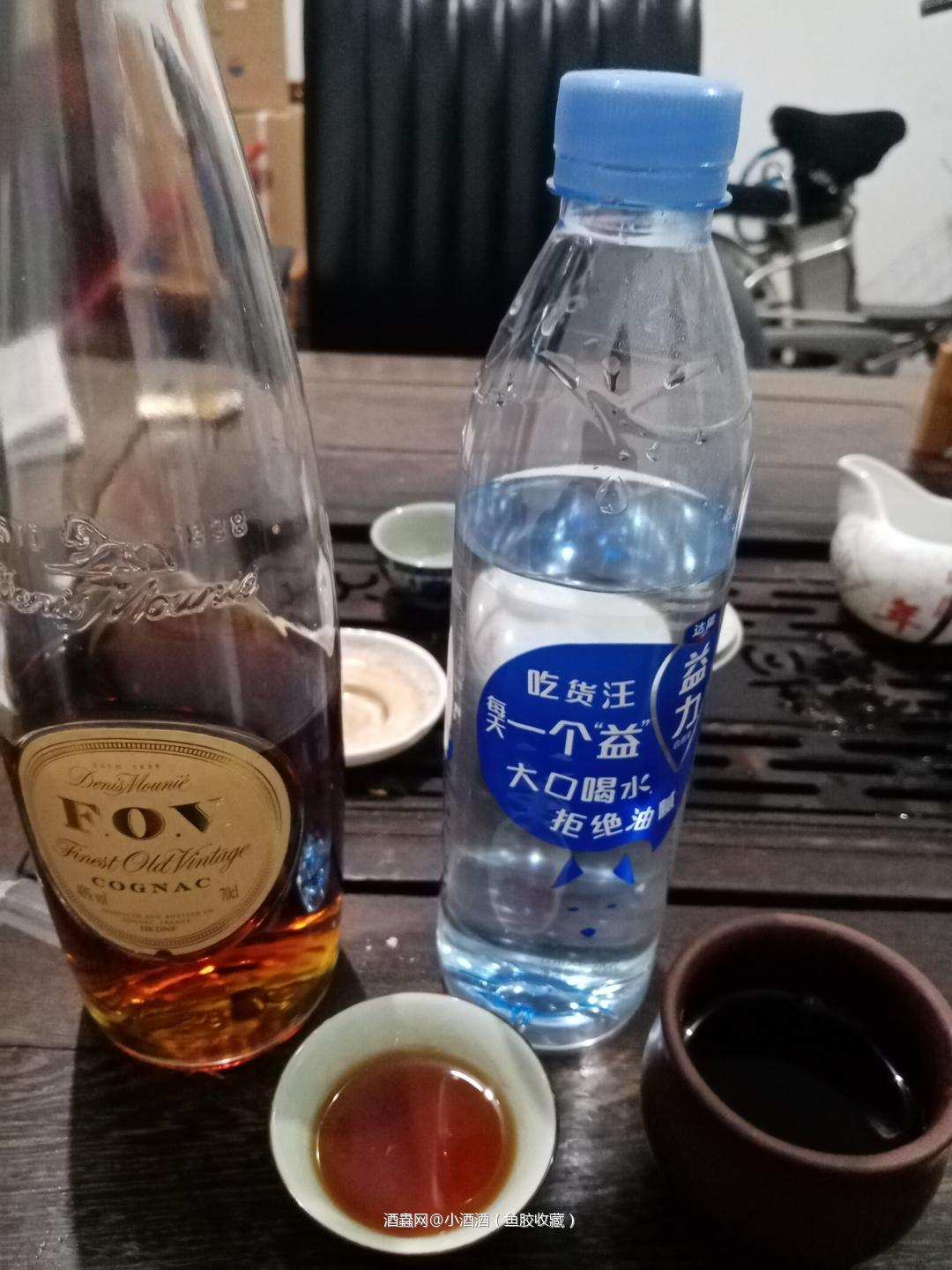 一杯茶一杯酒一个人