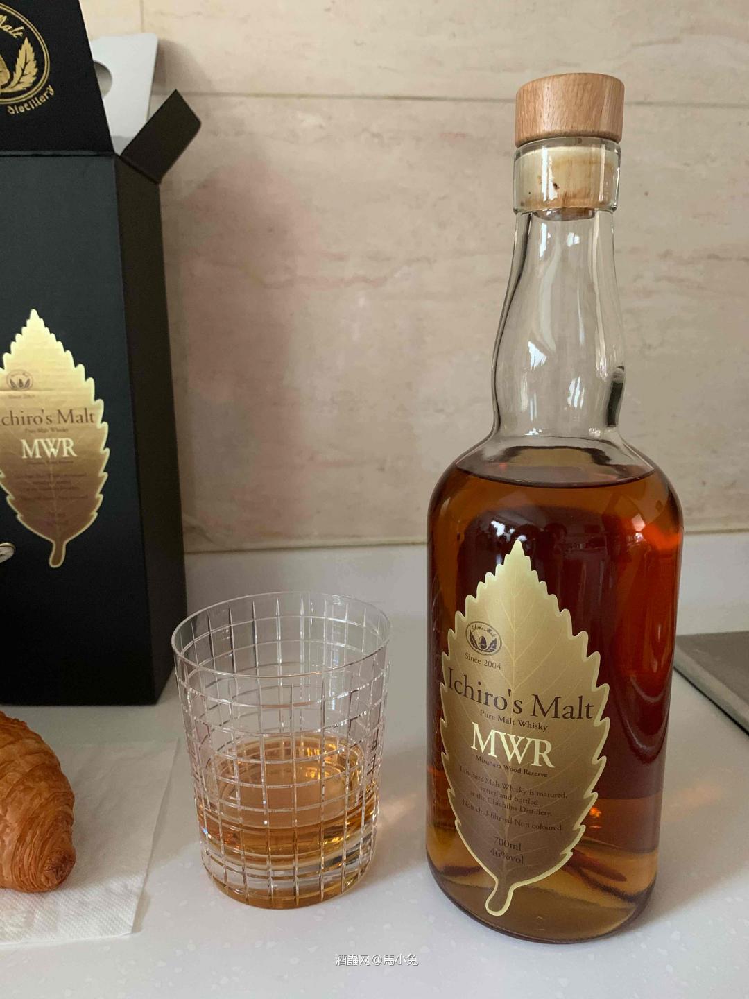 日本桶的风味还是不错的,比红酒桶少甜,口味更厚重,复杂一些。谁说日威喝不起,干杯!