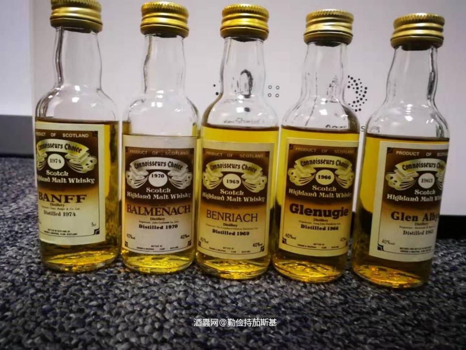 这瓶的水线确实很低，难道真是水蒸发，酒精留下？