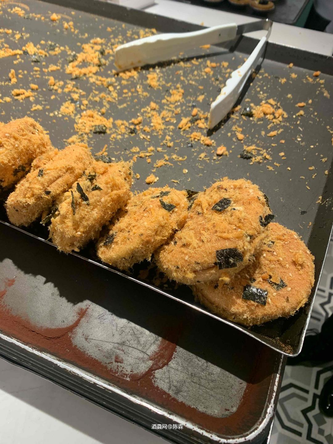 出来买点吃的在看看酒