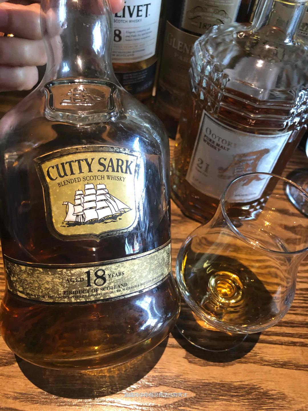 顺风18年品鉴记录<p class='p'/>酒体清澈,较多断木塞屑和细小的草酸钙颗粒…