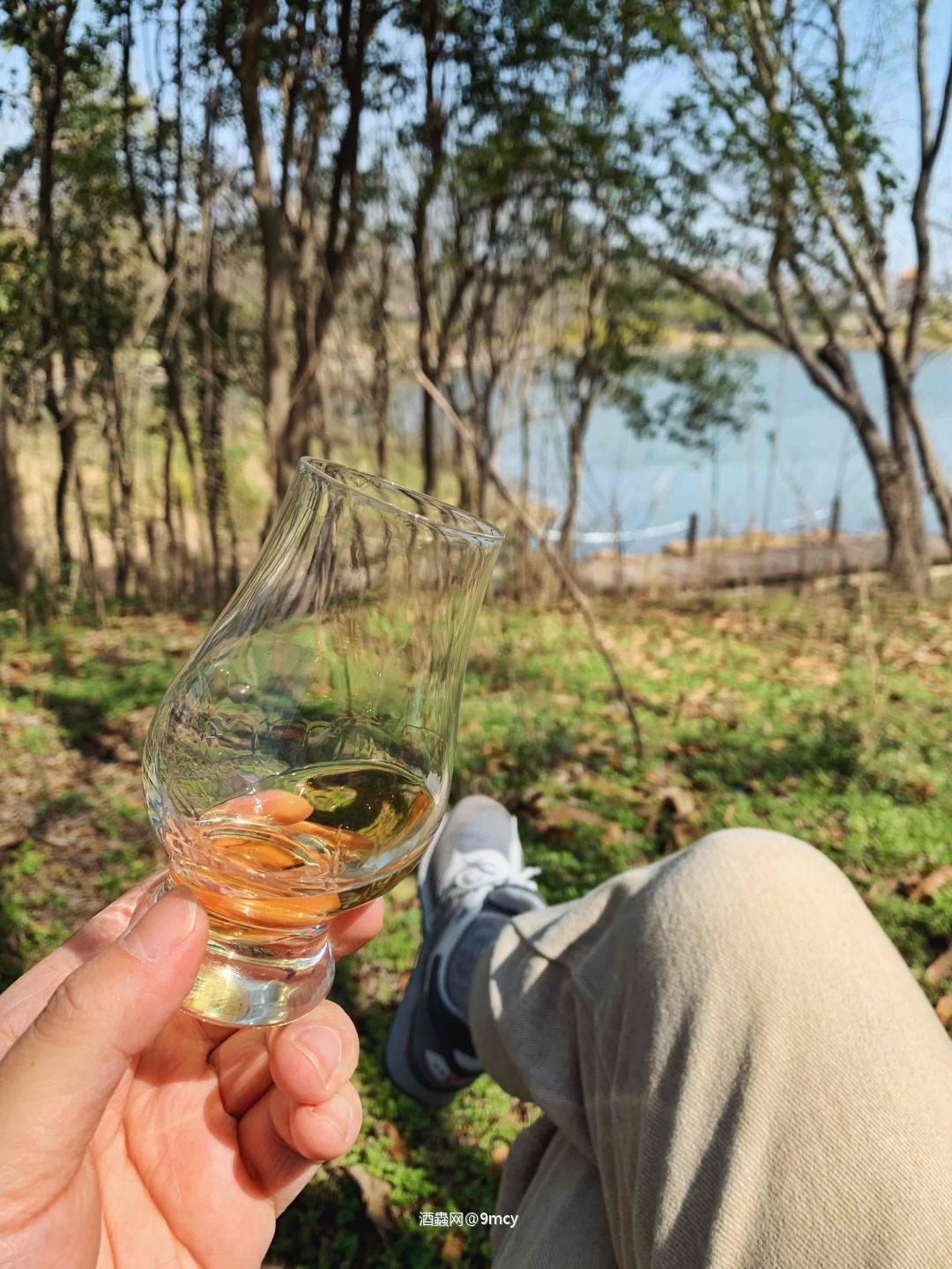 晒晒太阳喝喝酒