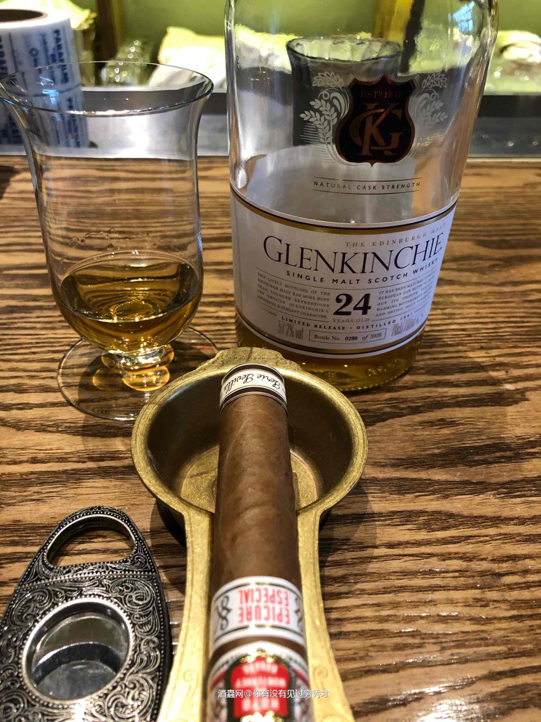 酒体清澈，细小的草酸钙沉淀粉末偏多，浅琥珀色，挂杯明显57.…