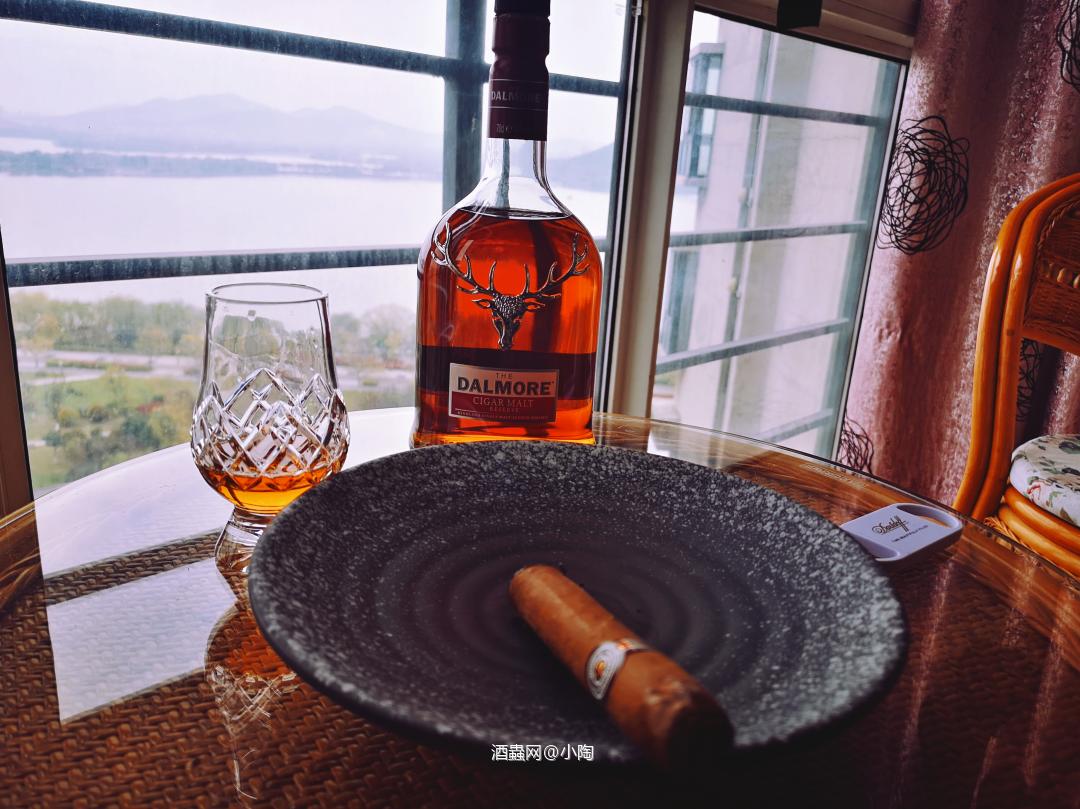 躬耕在山林 烟酒醉湖间