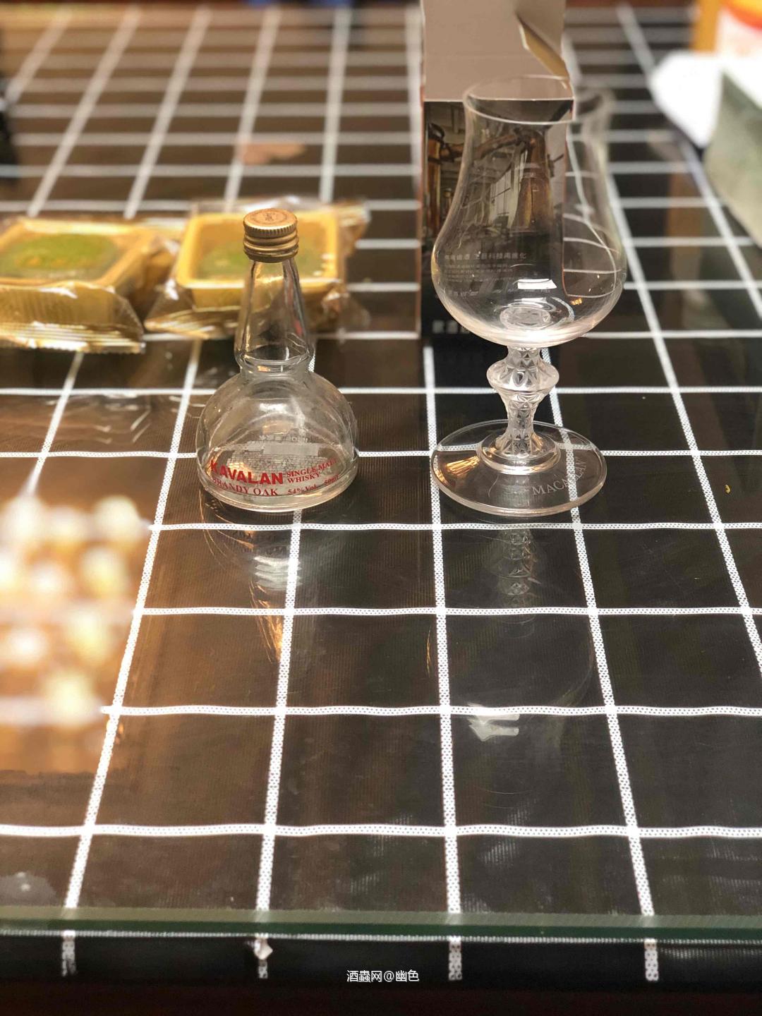 色泽:金琥珀色<p class='p'/>闻香:淡淡的果脯味,甜甜的新鲜瓜果味,闻着就…