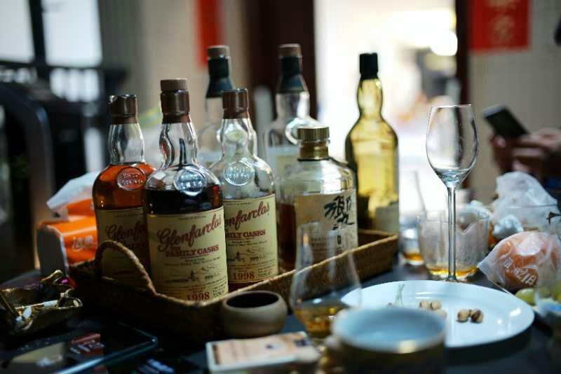 梅雨天时下午酒