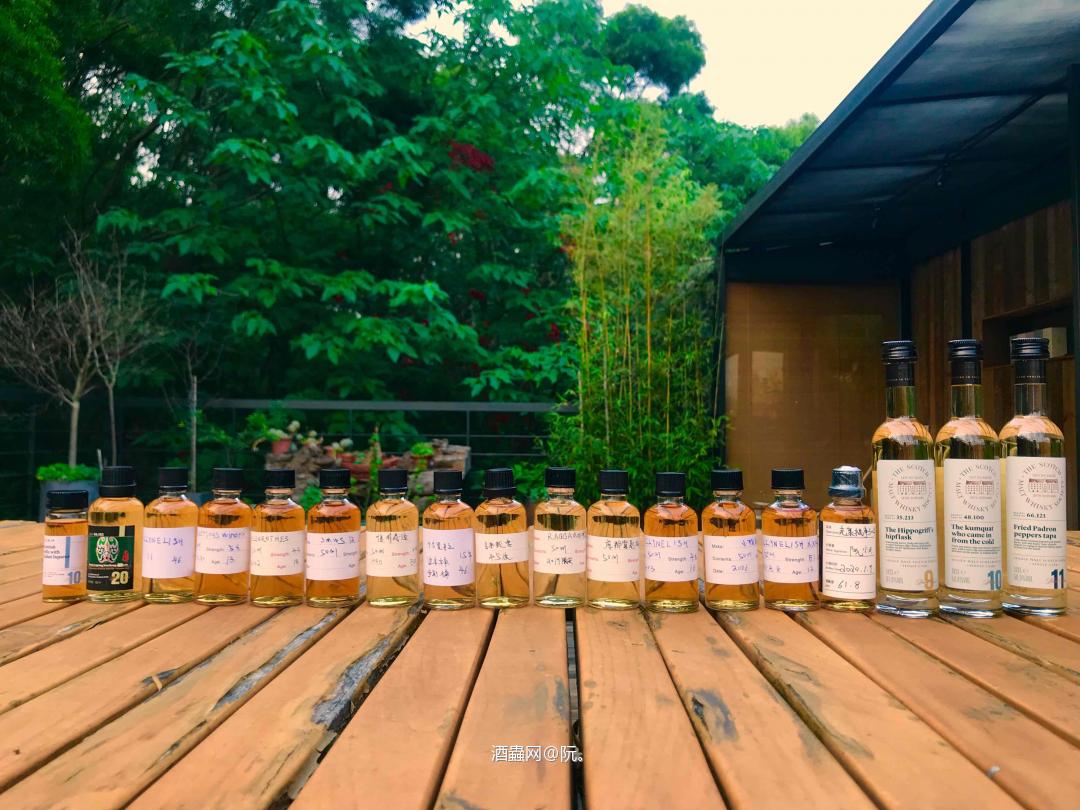 在山里面喝一杯威士忌<img src='https://sdata.whiskyworm.com/xcxpics/emoji_29.png' class='emoji' />