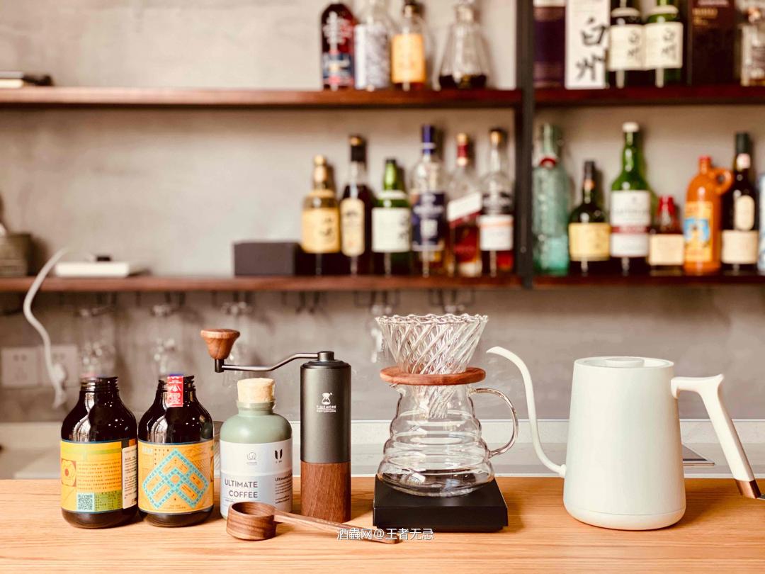 白天：咖啡模式 晚上：酒吧模式