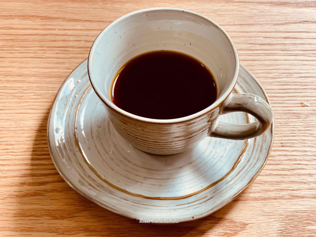 白天：咖啡模式 晚上：酒吧模式