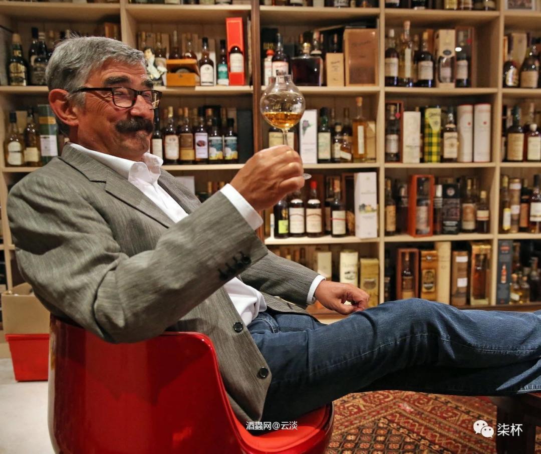 图三四五网络图，酒标出现两位大神<img src='https://sdata.whiskyworm.com/xcxpics/emoji_21.png' class='emoji' />