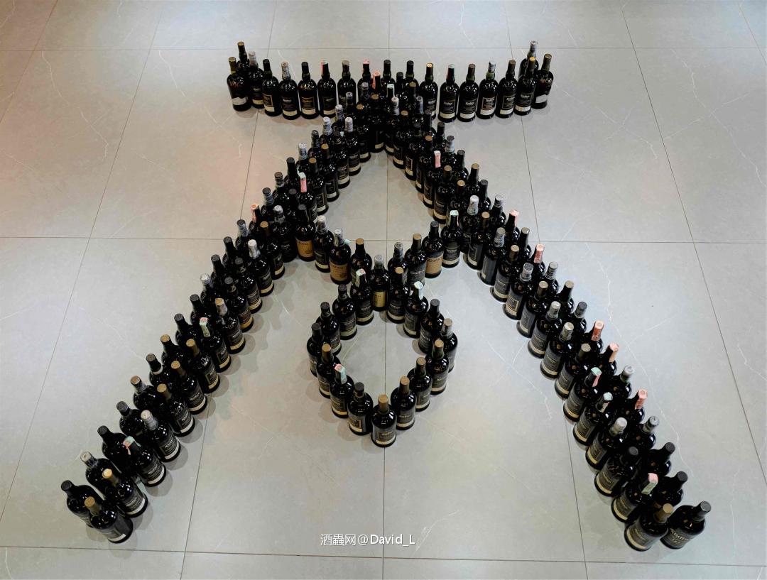 剧透一下 一本专门关于ardbeg的书会在今年展会发哦<img src='https://sdata.whiskyworm.com/xcxpics/emoji_14.png' class='emoji' />