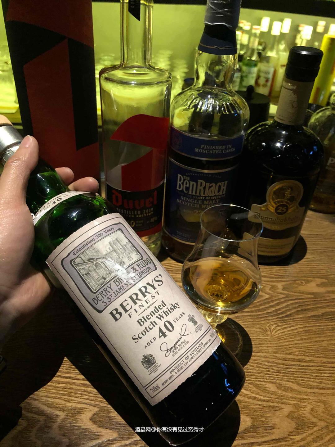 酒体清澈，深琥珀色，挂杯明显46%（瓶中细小的草酸钙沉淀多）…