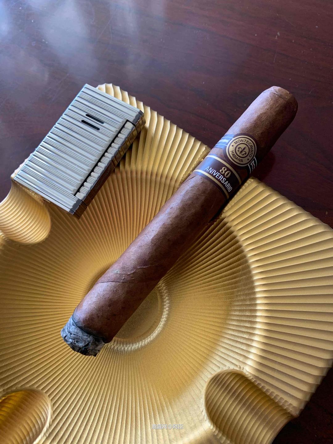 开一盒雪茄不要急着抽完，抽一些，陈一些，到后面肯定有惊喜