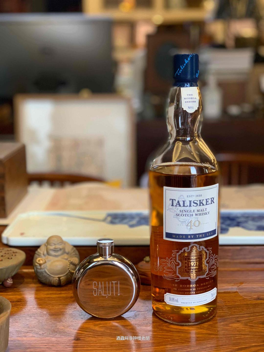 品威小记:<p class='p'/> <p class='p'/><p class='p'/> 像初春热带的早晨,棕榈树叶片下的阴影…