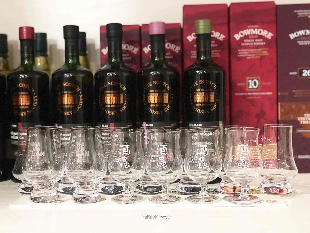 凑齐了13个杯子横一下<img src='https://sdata.whiskyworm.com/xcxpics/emoji_29.png' class='emoji' /><img src='https://sdata.whiskyworm.com/xcxpics/emoji_29.png' class='emoji' />