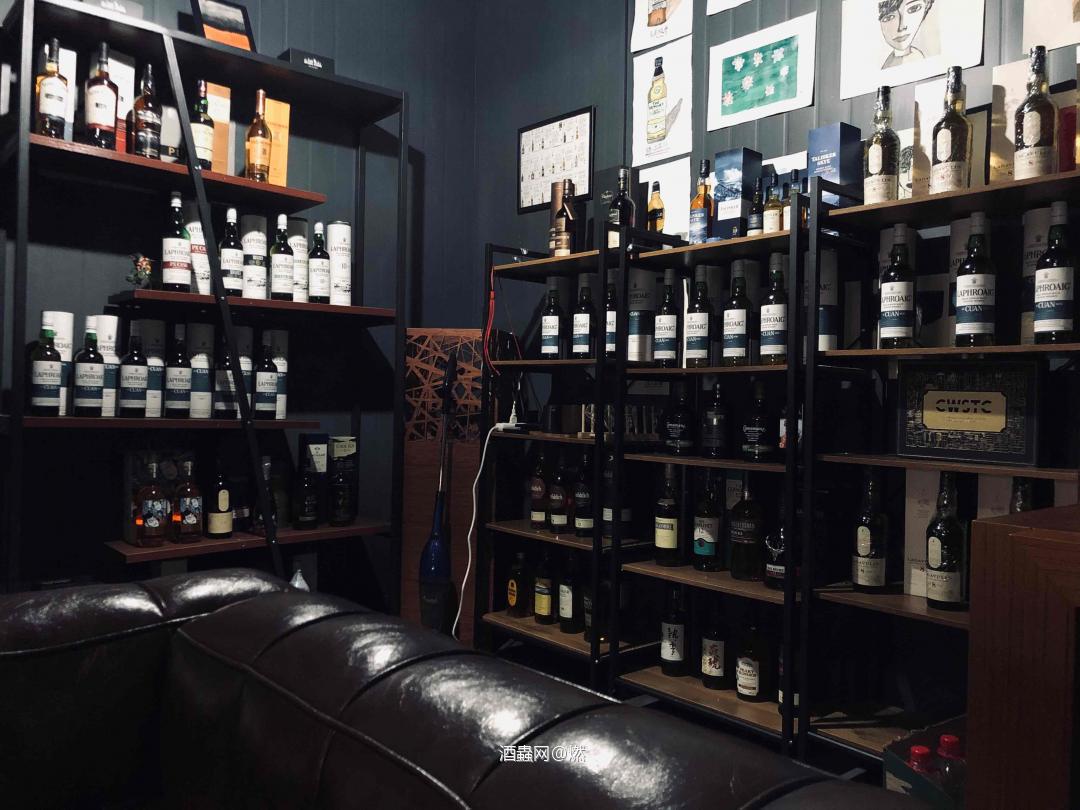 CWSTC 16题全对咯<img src='https://sdata.whiskyworm.com/xcxpics/emoji_45.png' class='emoji' /> 分享一下小小心得，喝八个品鉴瓶之前一定要漱口，而且建议准备好8个同样的杯子，#可以买个对比酒的分享瓶一起对比着和会更容易猜🀄️喔#如果有对比酒的分享瓶就准备好16个一样的杯子，毕竟不同的品鉴杯威士忌散出的气味也是有点区别的哦，还有喝酒前一定要靠先闻清楚味道再喝哦。有什么不懂可以底下评论交流<img src='https://sdata.whiskyworm.com/xcxpics/emoji_77.png' class='emoji' />