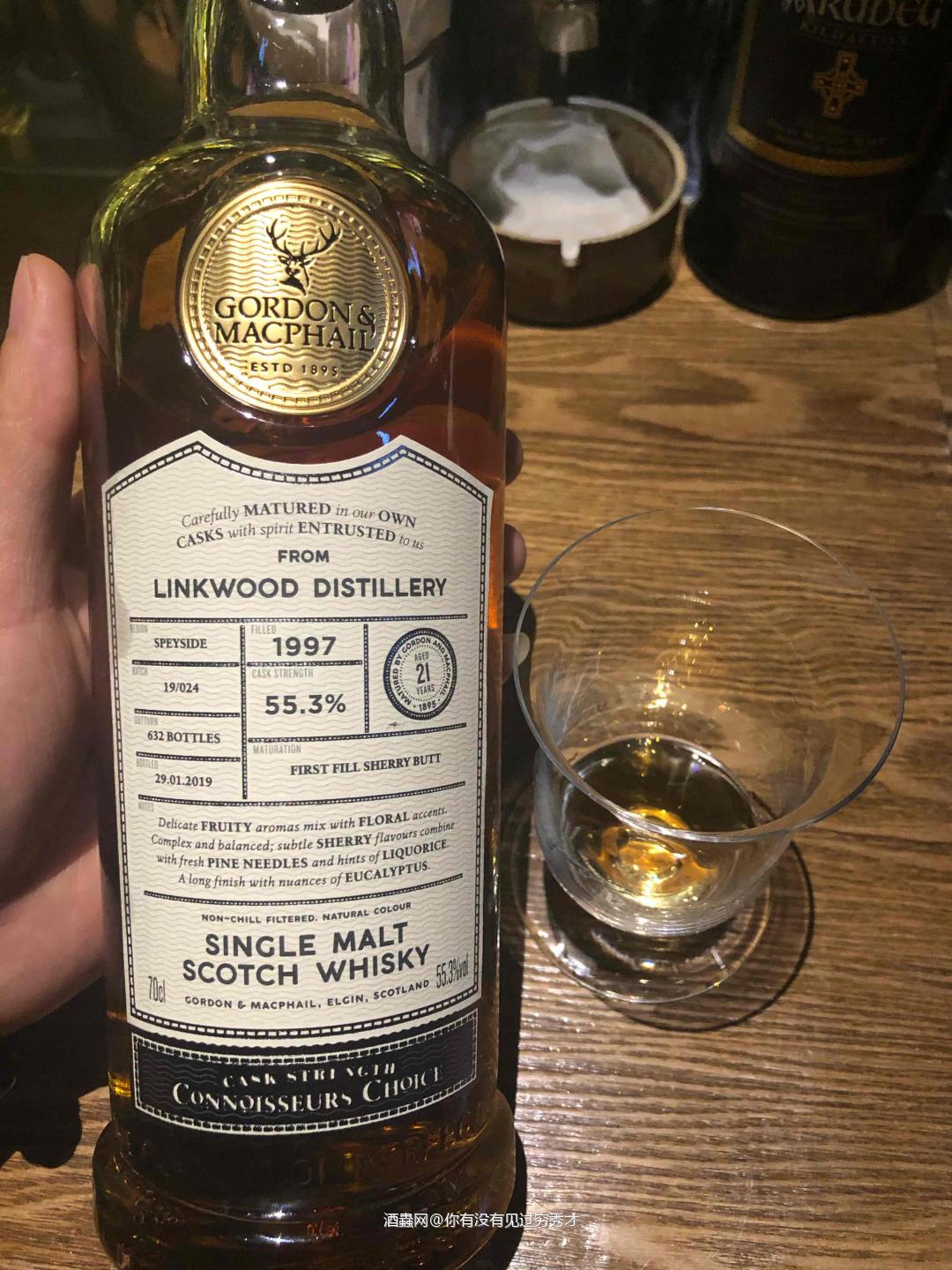 酒体清澈,琥珀色,瓶底有细小的沉淀<p class='p'/>闻香:开瓶时浓郁的青苹果…