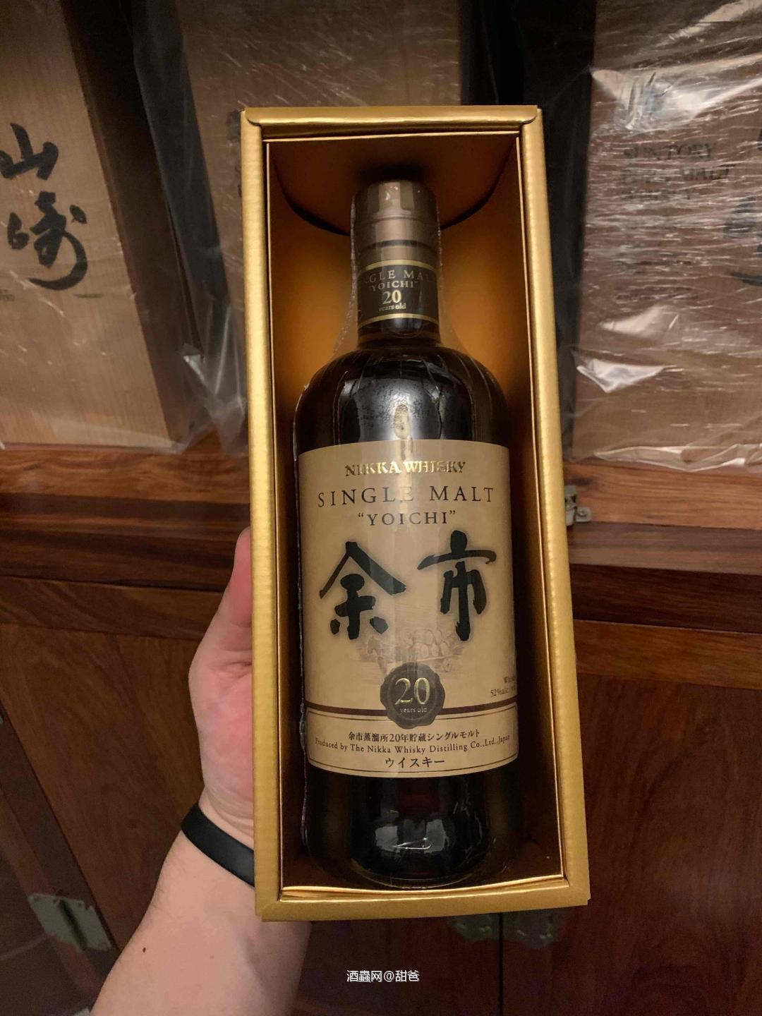 引酒入室, 置入飽含風情的酒與器, 隱有暗香來。