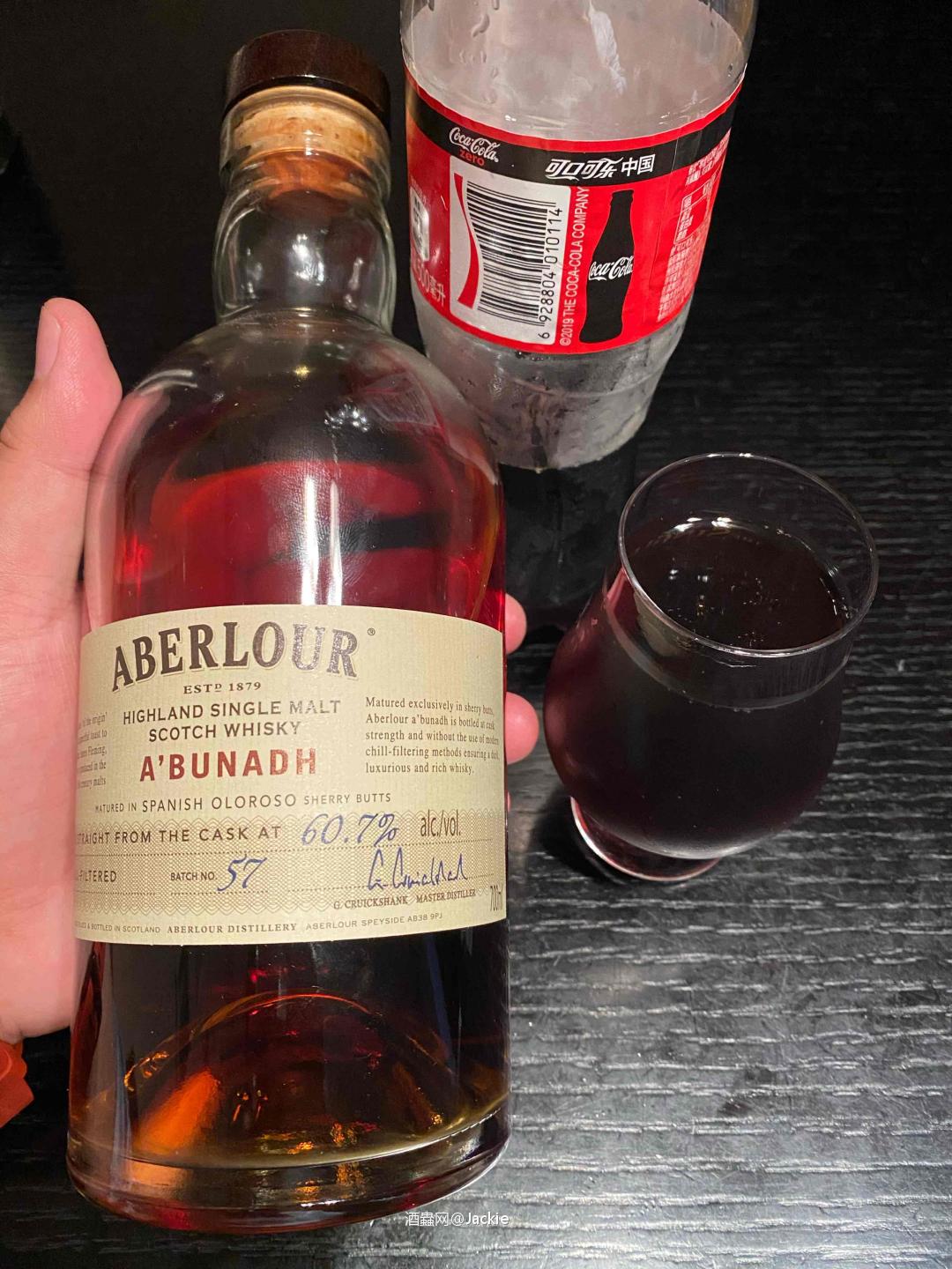 纯饮太烈了,加点可乐,降低,要命了,苦底被急剧放大了~