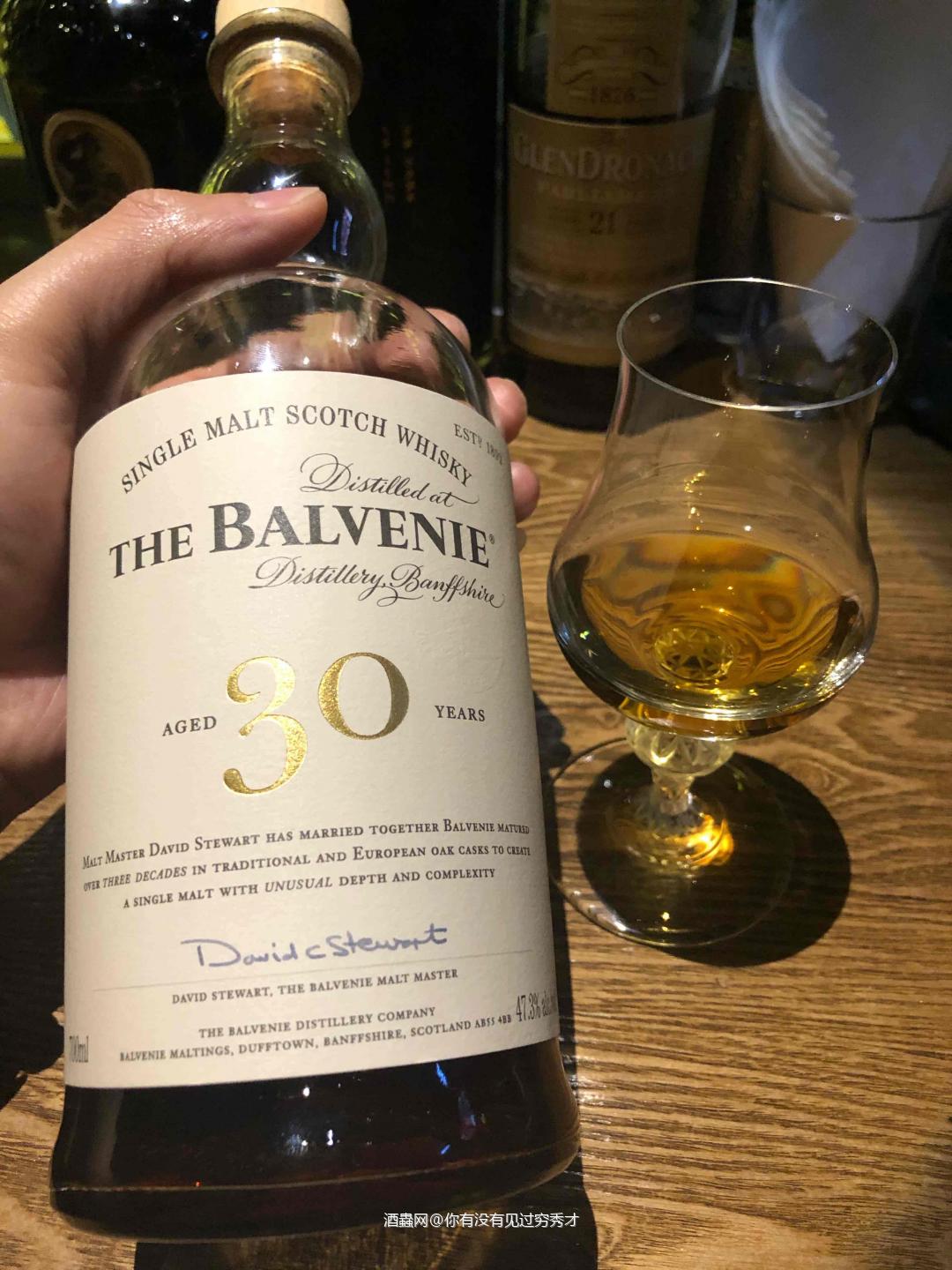 酒体清澈，细小的颗粒沉淀多，琥珀色，挂杯明显 47.3%<p class='p'/>闻…